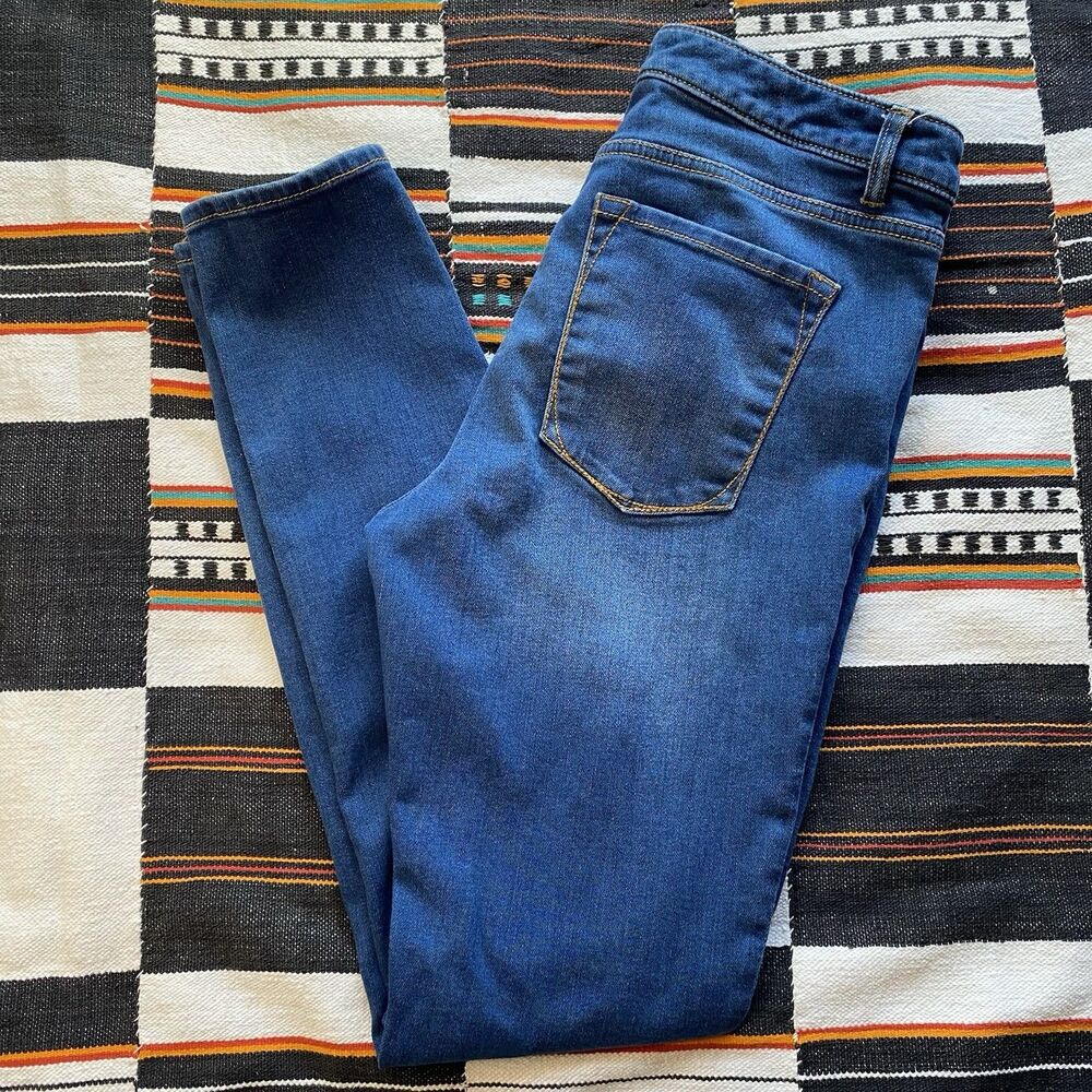 L.L. Bean Signature Medium Wash Skinny Denim Jeans. Size 8. Cotton Blend.